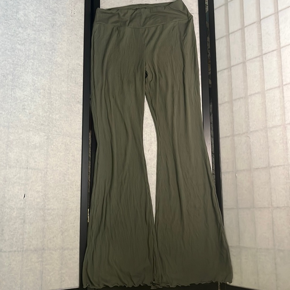 olive green flare pants womens 7-8(M) no boundaries